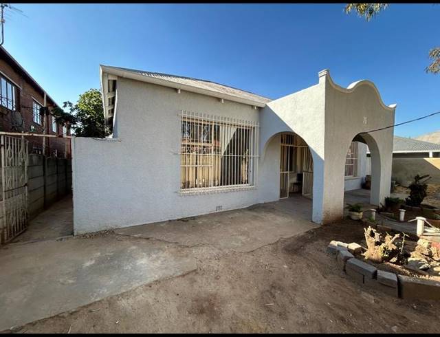 4 BEDROOM HOUSE FOR SALE IN KENILWORTH